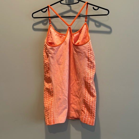 NWOT, Nux, women’s athletic tank, built-in shelf bra, textured side detail - Picture 4 of 7